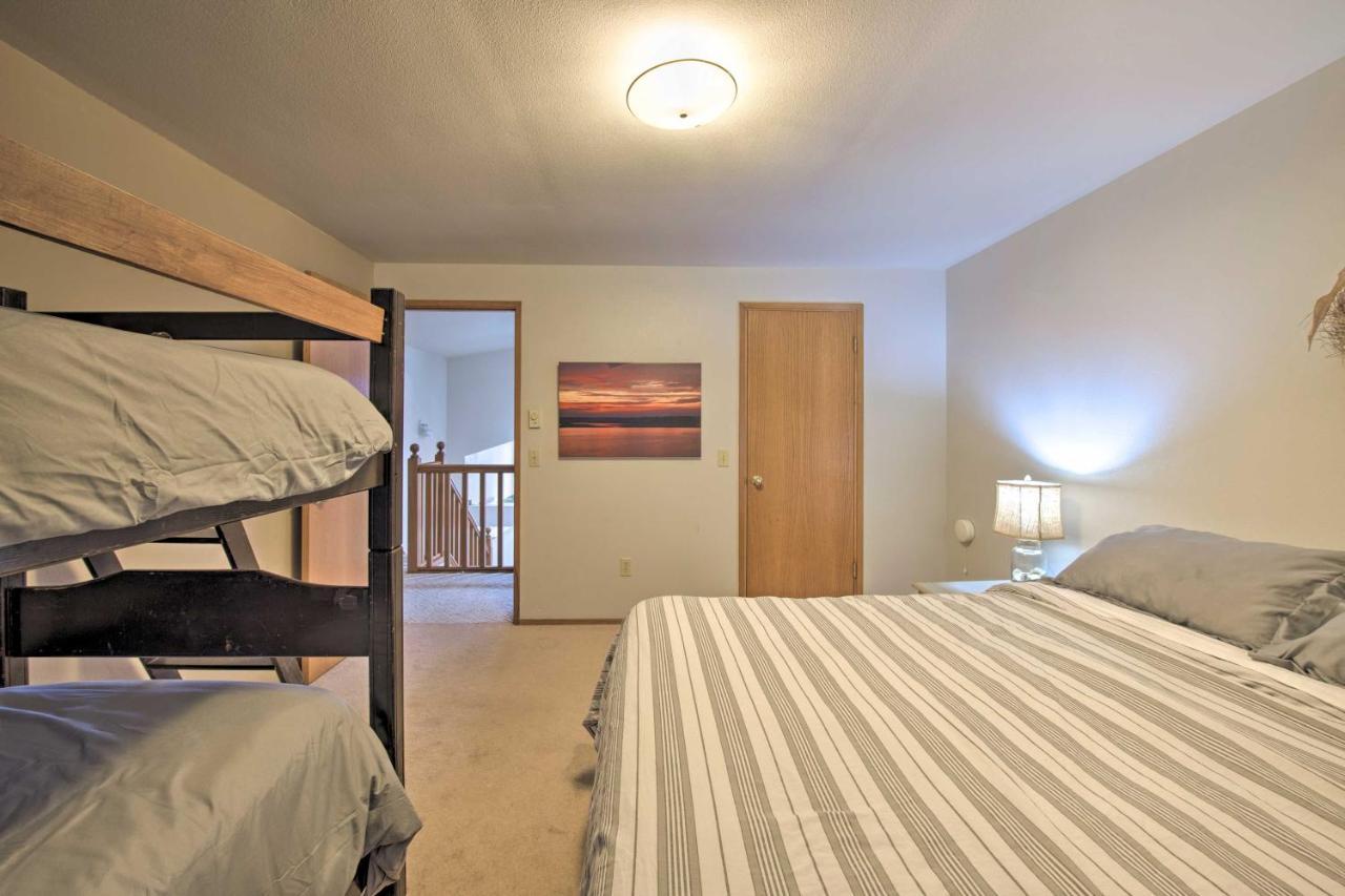 Warm Beach Hideaway With Private Beach! Stanwood Exterior photo