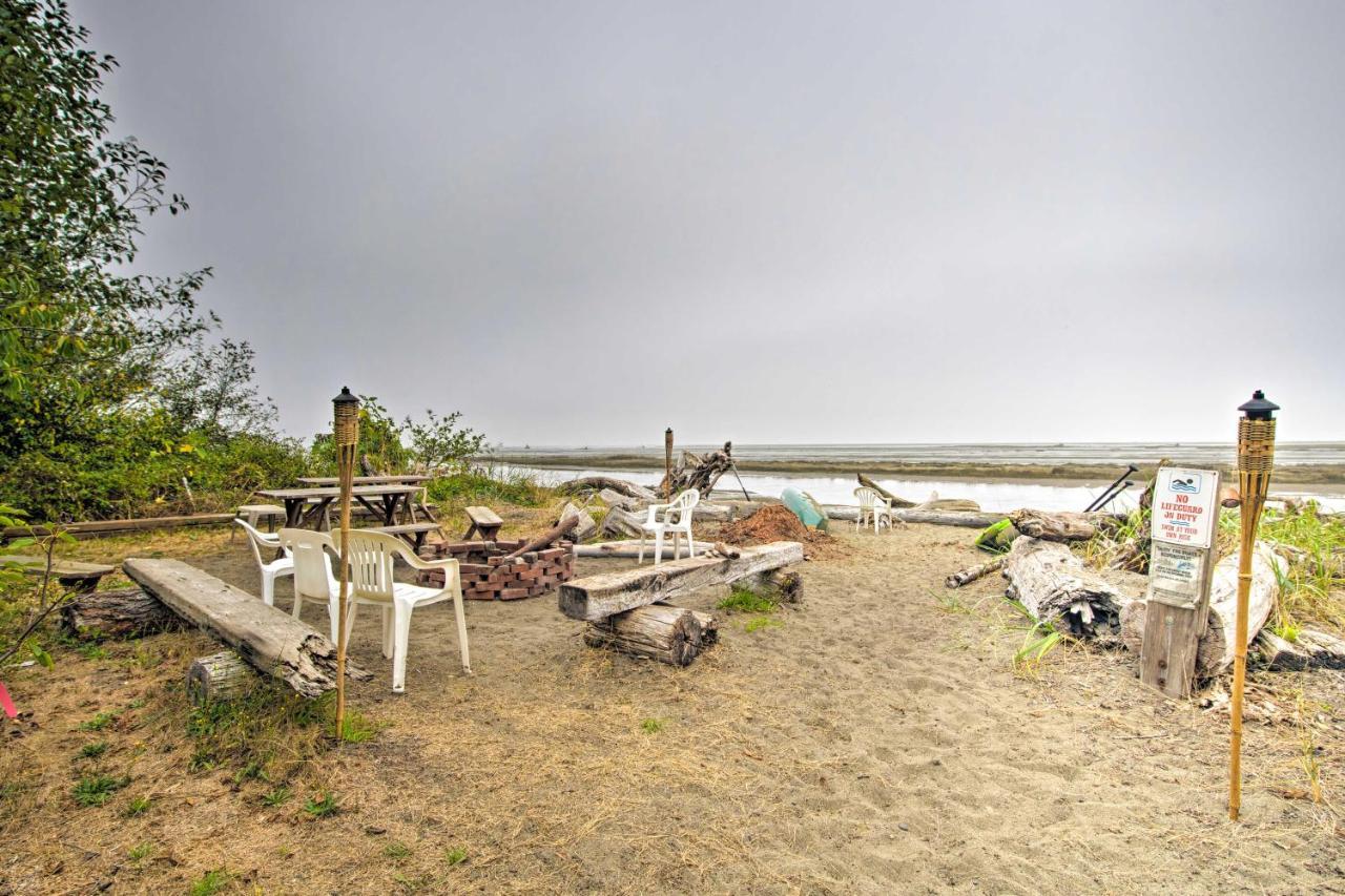 Warm Beach Hideaway With Private Beach! Stanwood Exterior photo