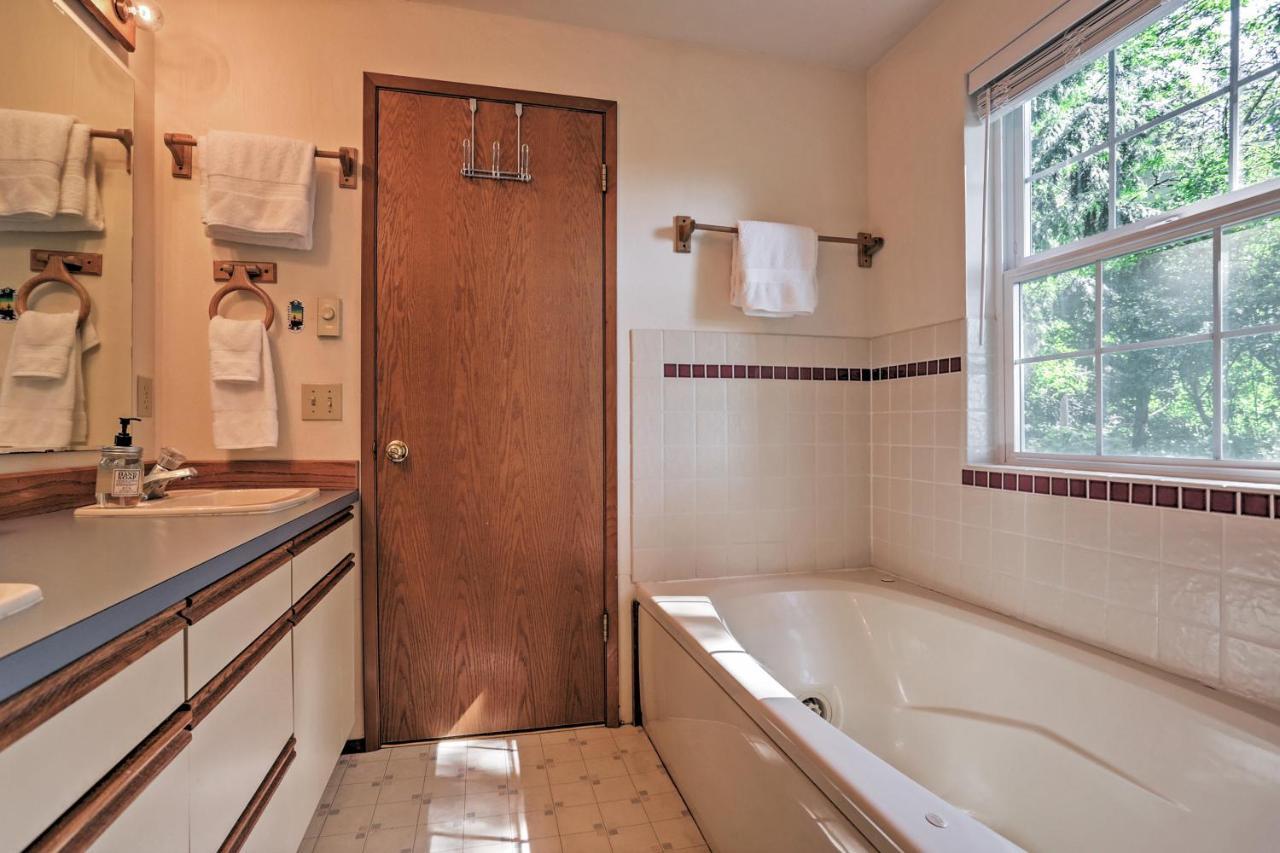 Warm Beach Hideaway With Private Beach! Stanwood Exterior photo